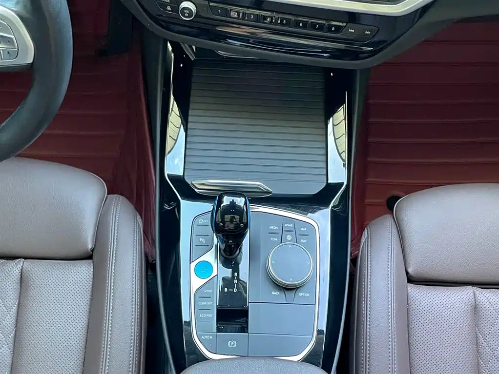 BMW iX3 2023 Leading Edition