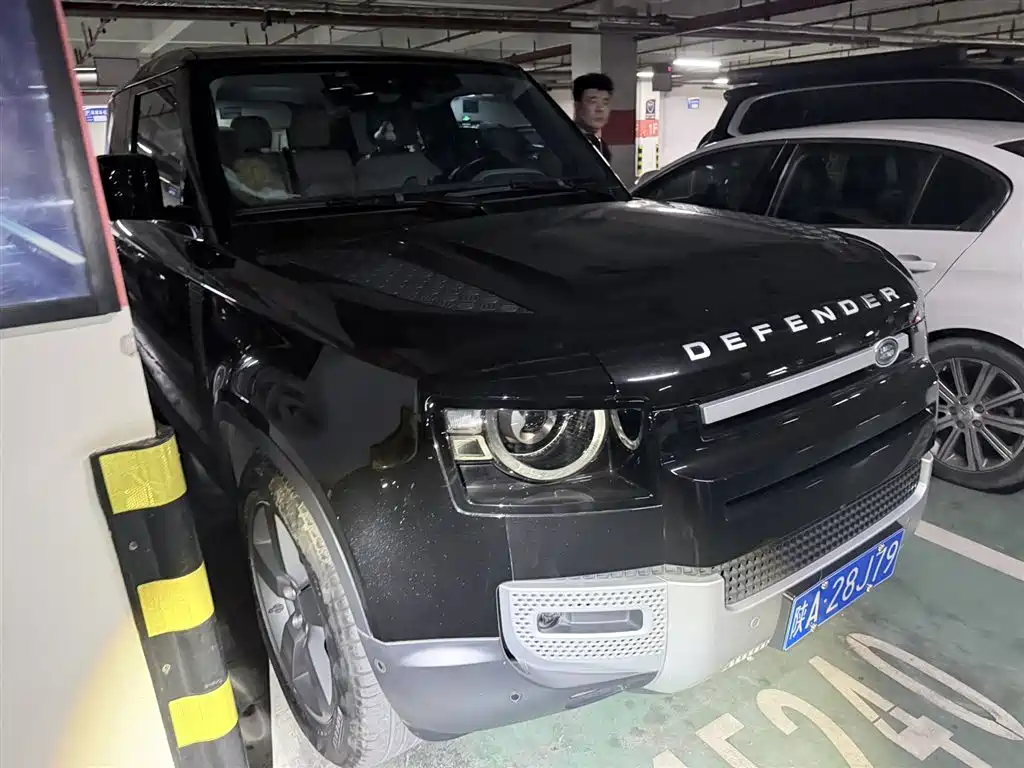 2022 Land Rover Defender 90 P300