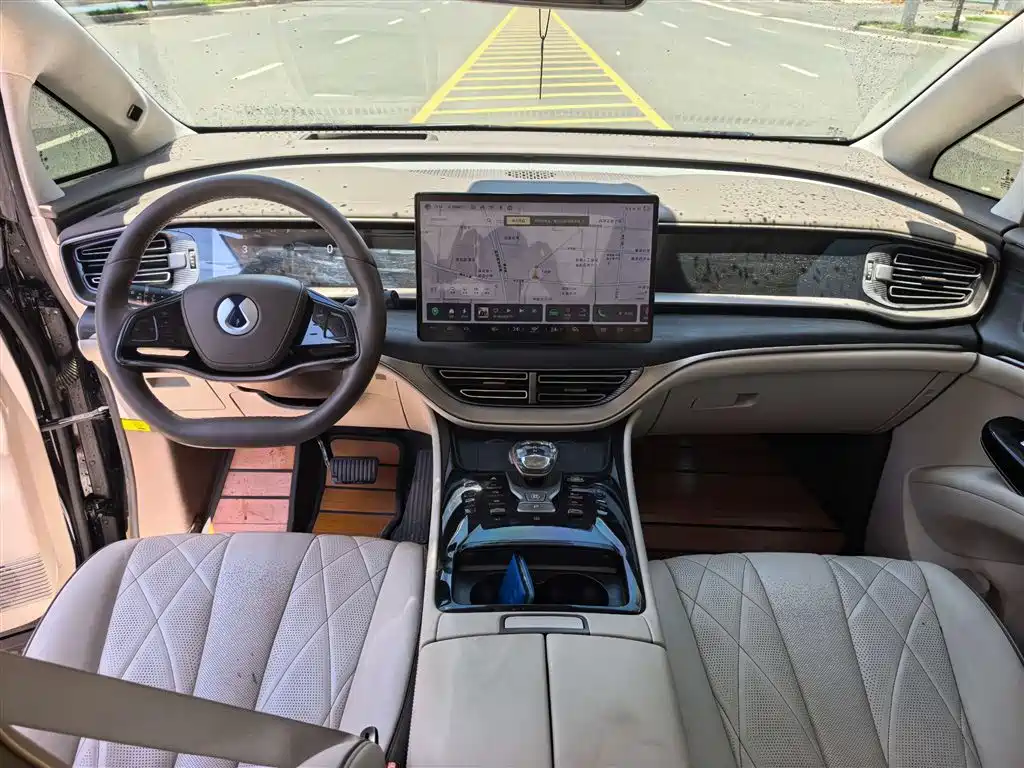 Denza D9 2022 DM-i 970 4WD Flagship Edition