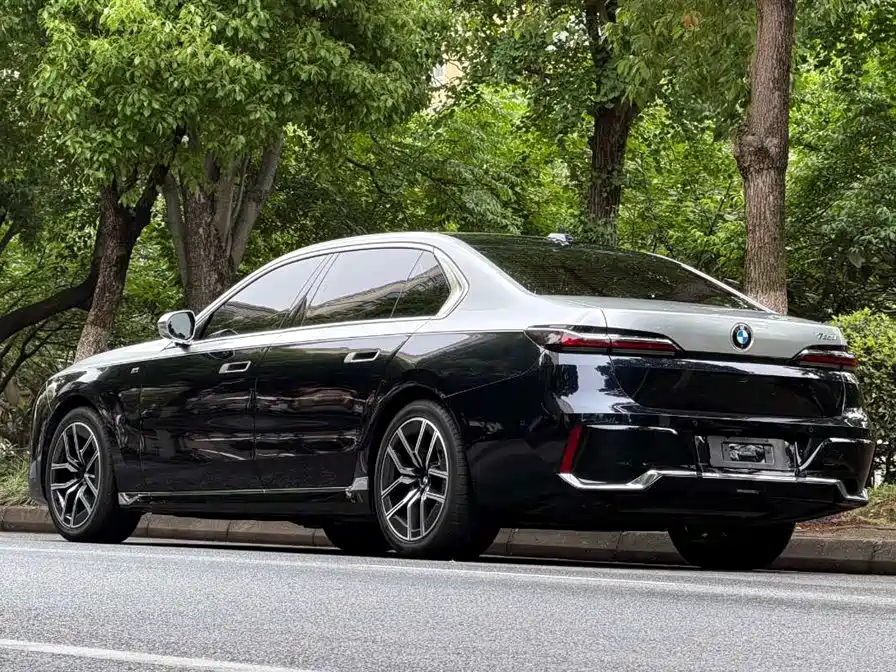 BMW 7 Series 2023 735Li M Sport Package
