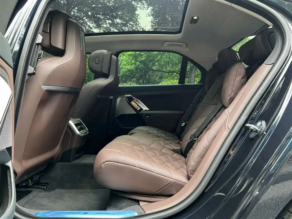 BMW 7 Series 2023 735Li M Sport Package