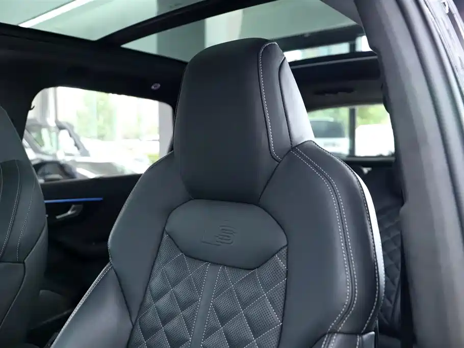 Audi SQ7 2024 4.0 TFSI Dark Knight Edition