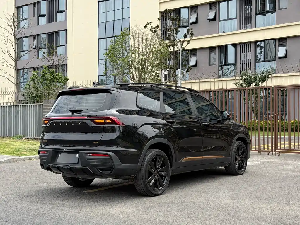 豪越 2022款 1.8TD DCT黑金限定版 7座 → Hao Yue 2022 1.8TD DCT Black Gold Limited Edition 7-Seater