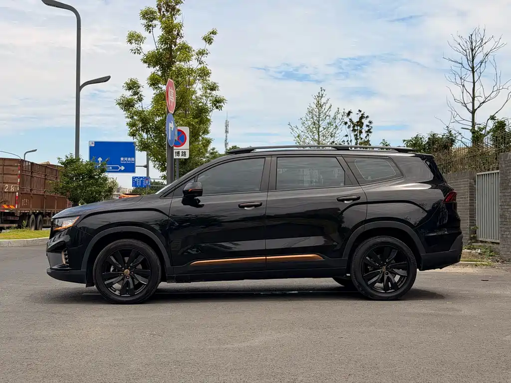 豪越 2022款 1.8TD DCT黑金限定版 7座 → Hao Yue 2022 1.8TD DCT Black Gold Limited Edition 7-Seater