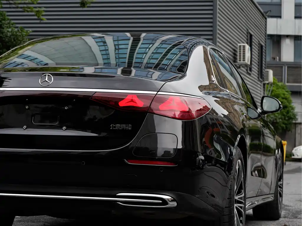 Mercedes-Benz E 350 e L Plug-in Hybrid Sedan