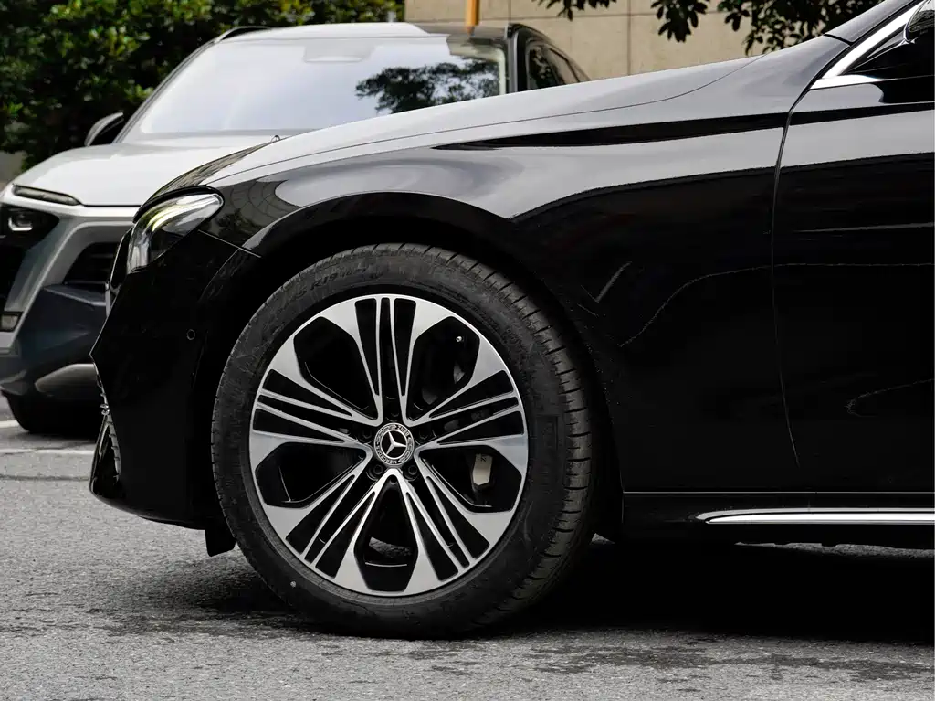Mercedes-Benz E 350 e L Plug-in Hybrid Sedan