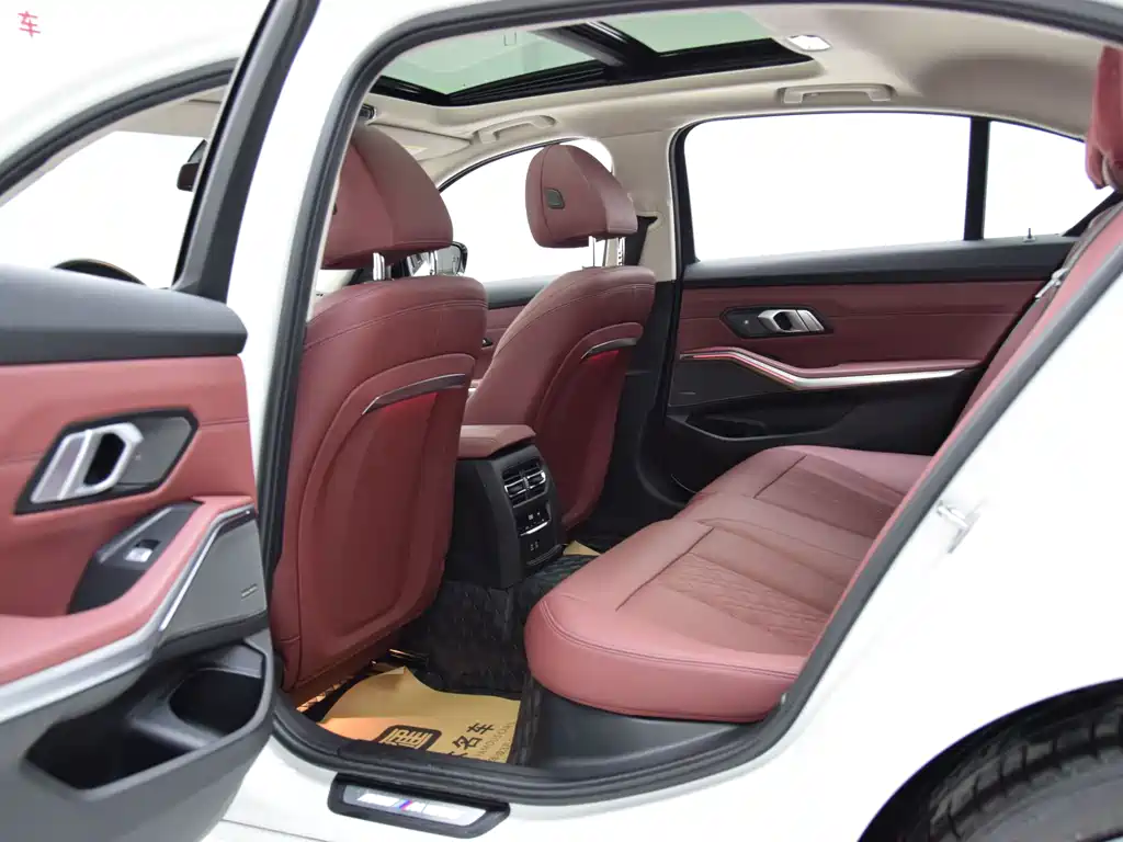 BMW 3 Series 2025 330Li M Sport Night Edition