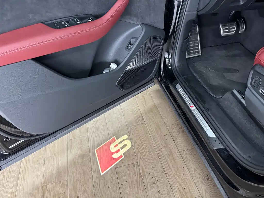 Audi SQ7 2024 4.0 TFSI Dark Knight Edition