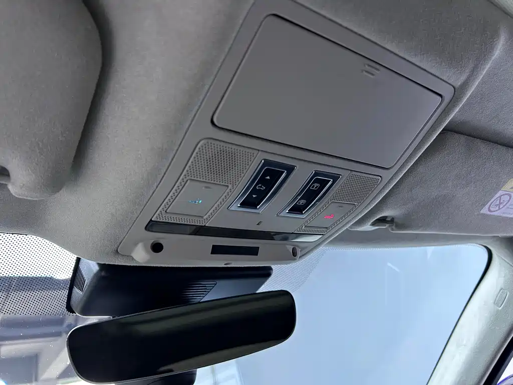 Jaguar F-PACE 2018 2.0T RWD Urban Prestige Edition