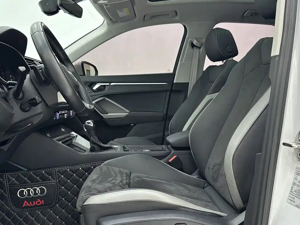 Audi Q3 2022 35 TFSI Sport