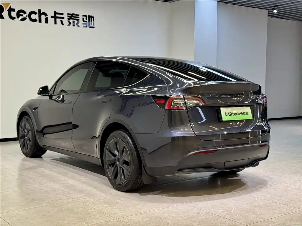 Tesla Model Y Long Range All-Wheel Drive