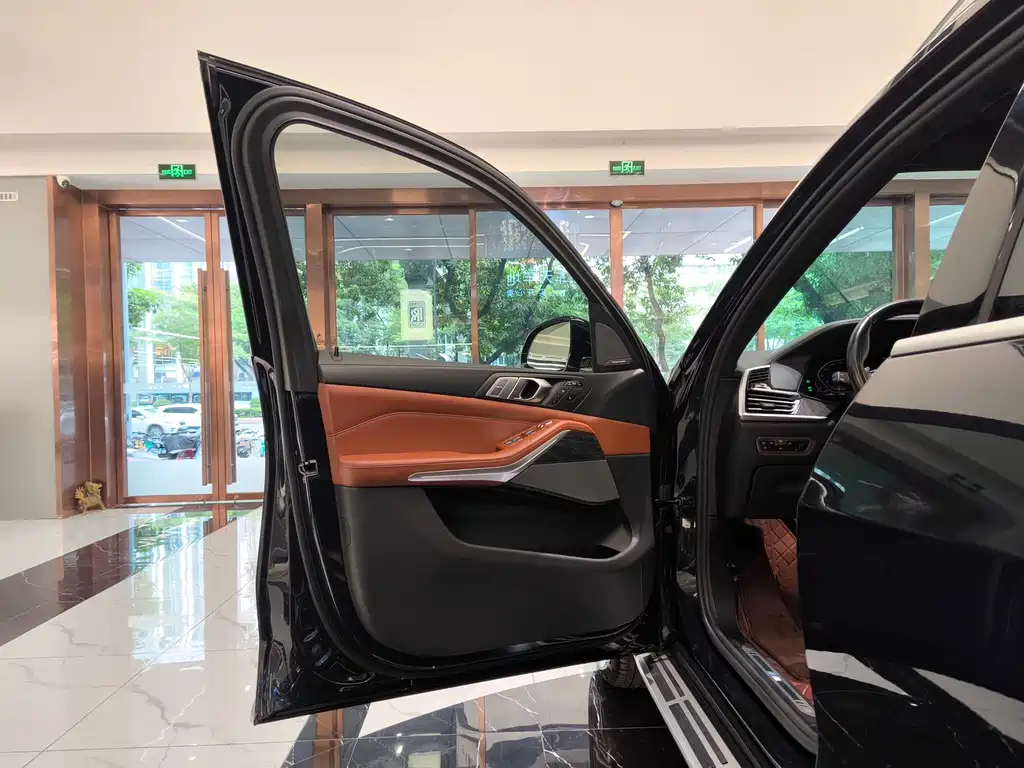 BMW X7 2021 xDrive40i Excellence M Sport Package