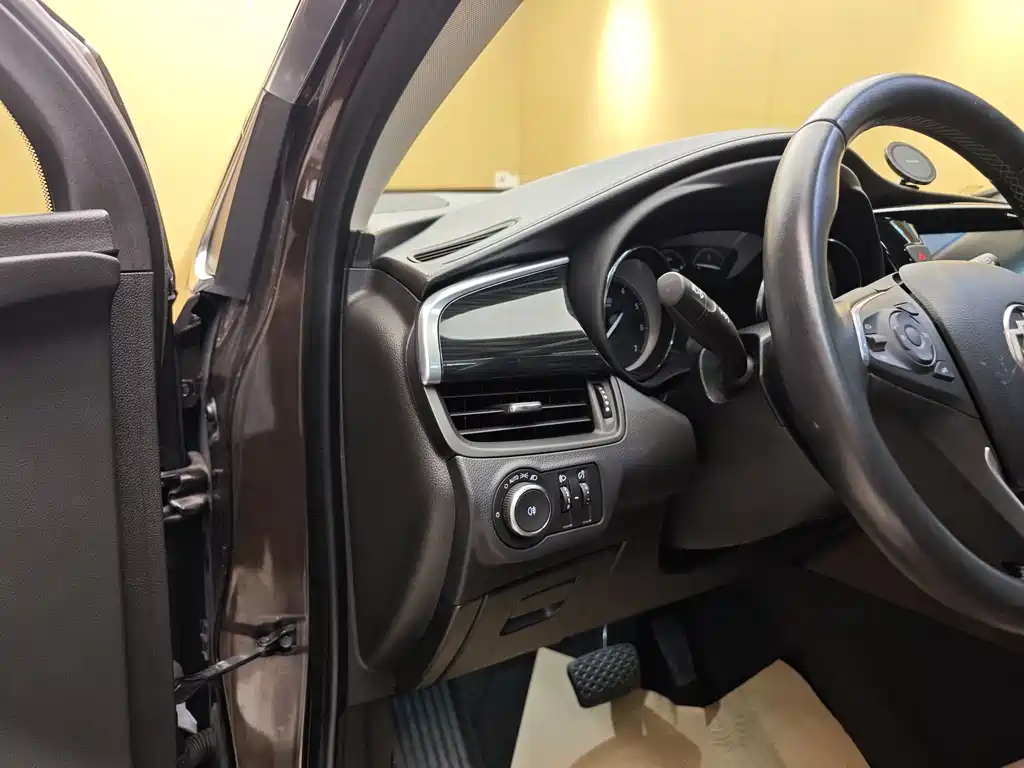 Buick Envision Plus 2021 532T FWD Luxury