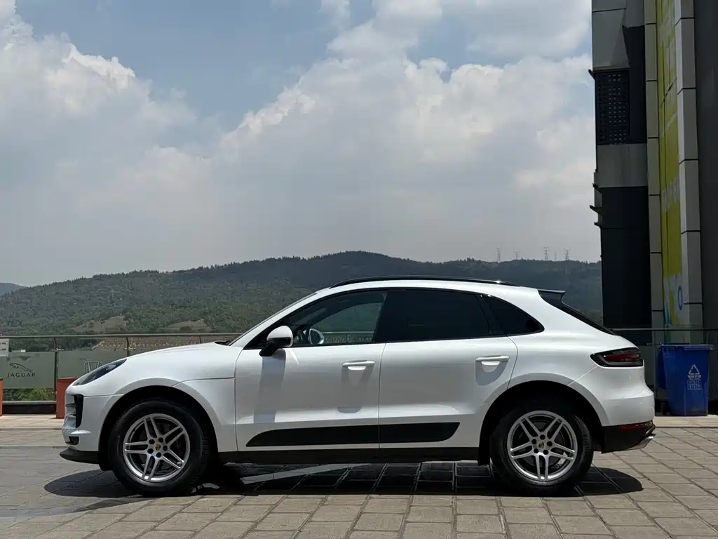 2018 Porsche Macan 2.0T