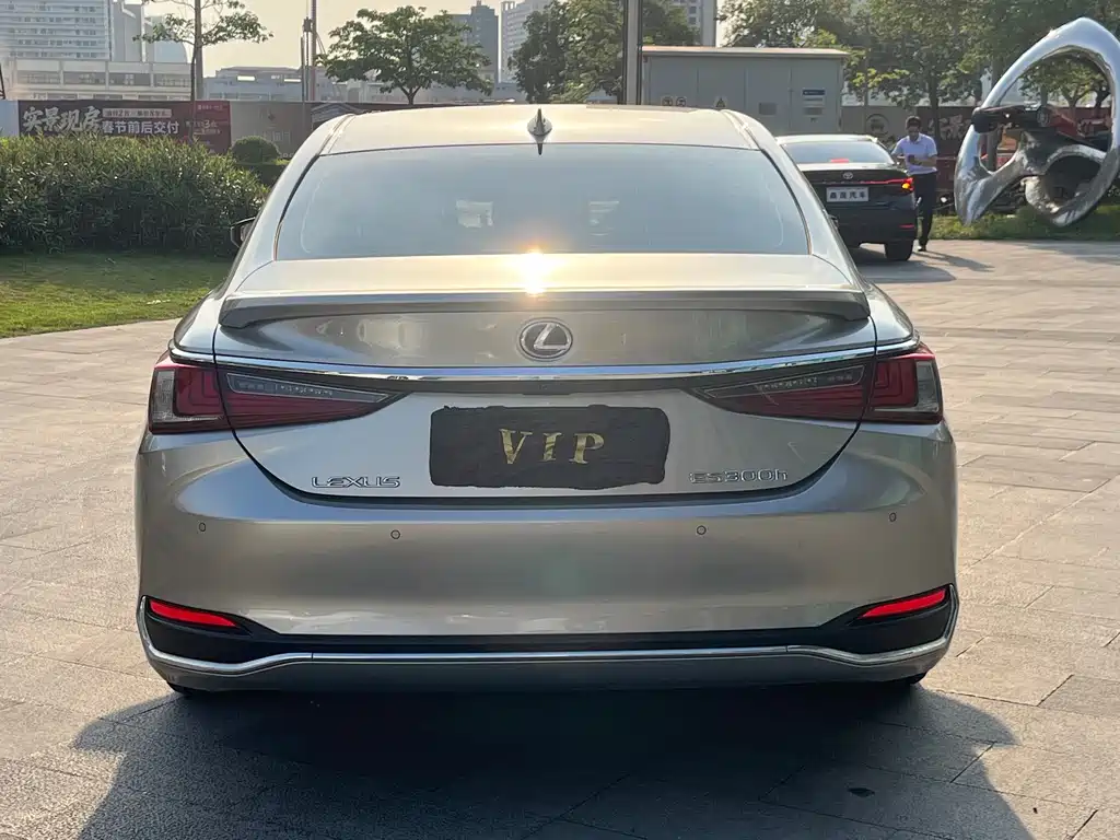 Lexus ES 2022 300h Premium Edition