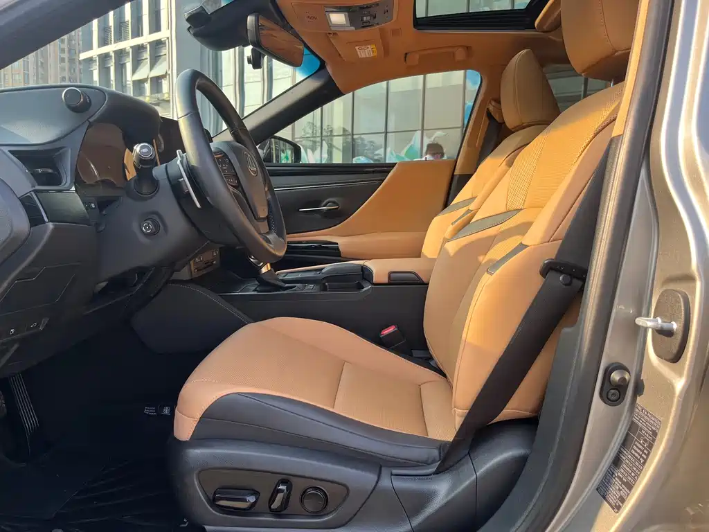 Lexus ES 2022 300h Premium Edition
