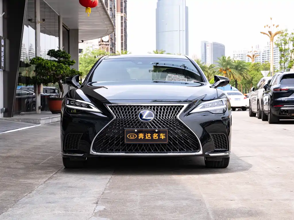 Lexus LS 500h Executive Edition 2021
