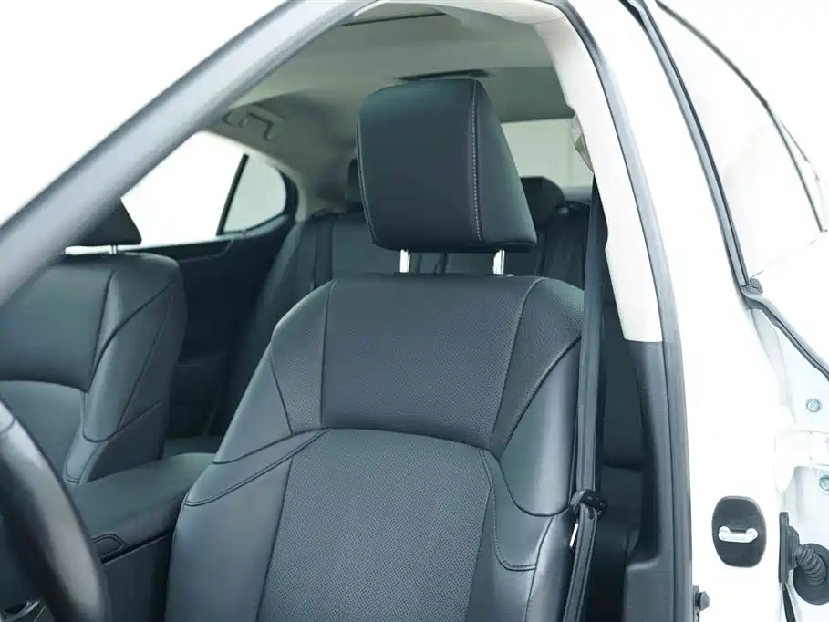 Lexus ES 200 2018