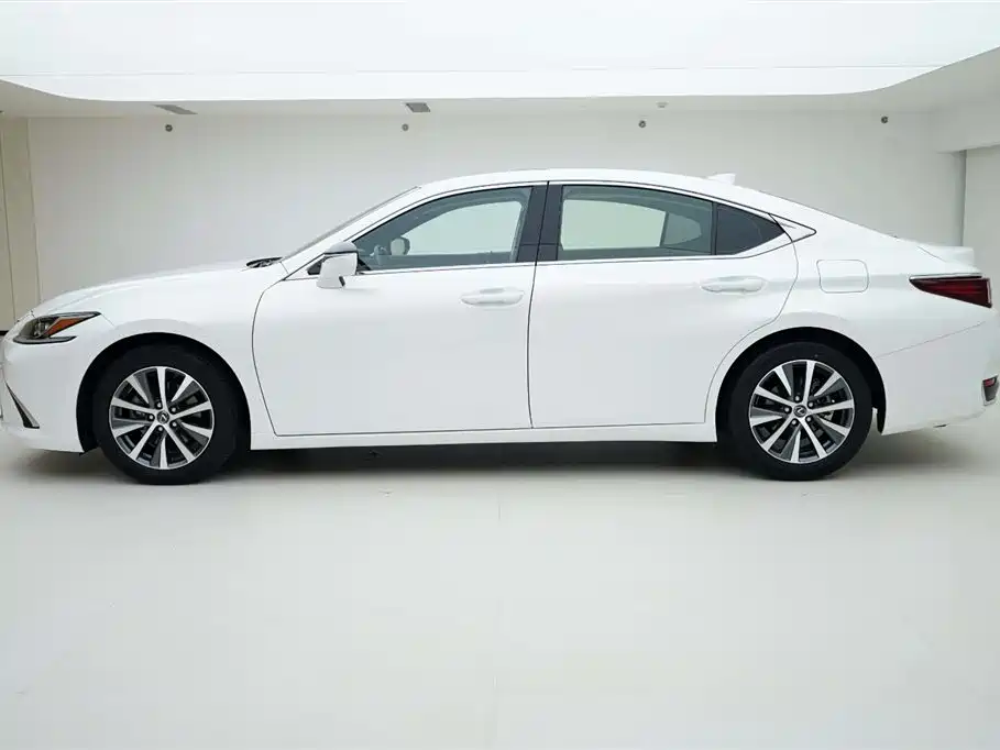 Lexus ES 200 2018
