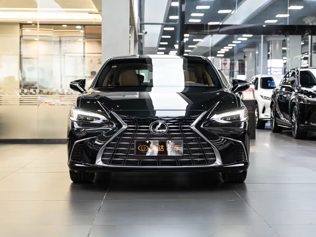2025 Lexus ES 300h Premium