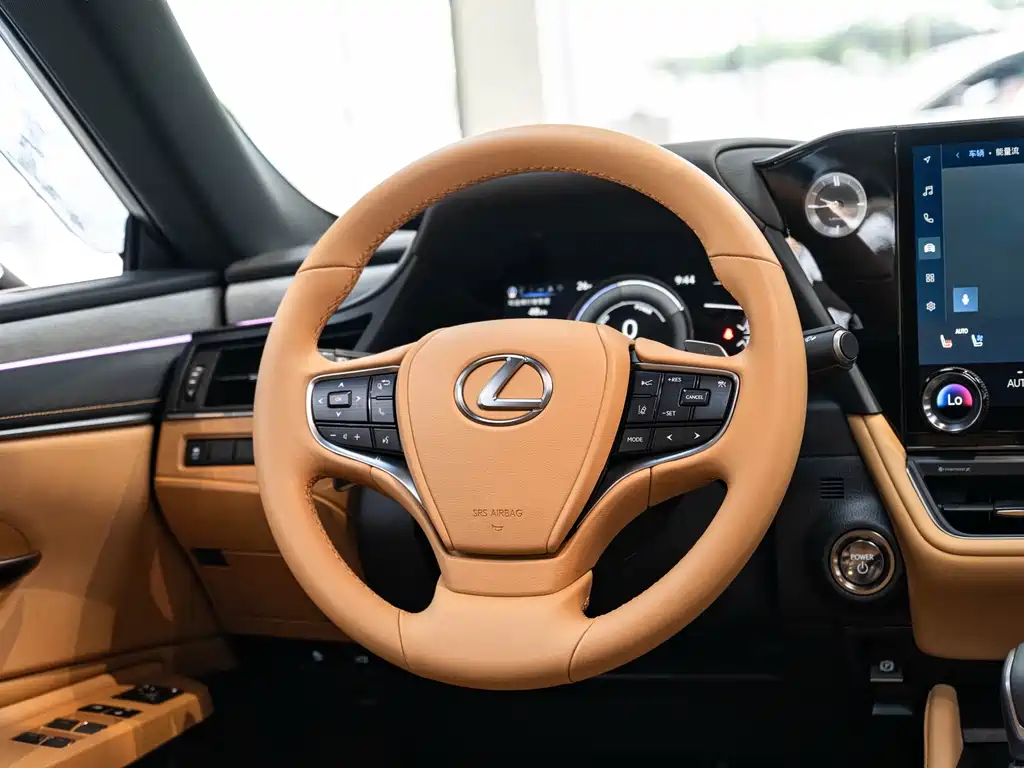 2025 Lexus ES 300h Premium