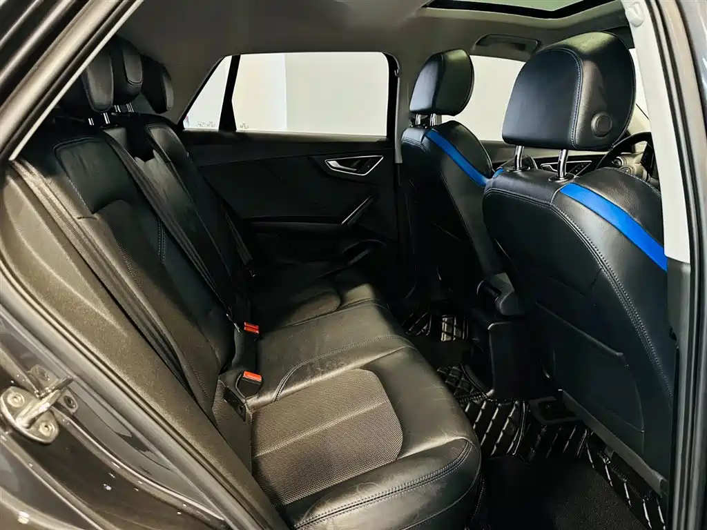 Audi Q2L e-tron 2019