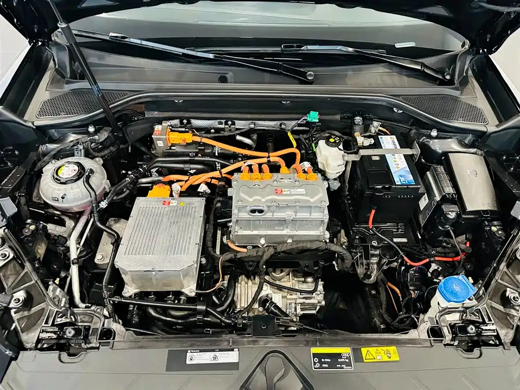 Audi Q2L e-tron 2019