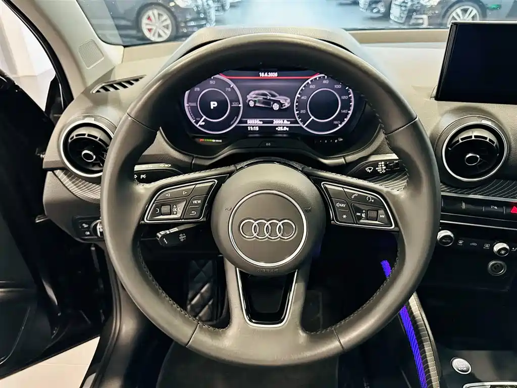 Audi Q2L e-tron 2019