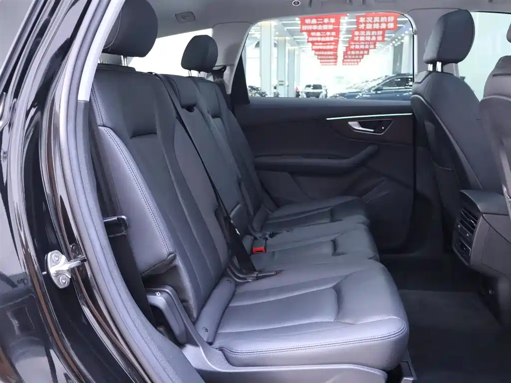 Audi Q7 2023 45 TFSI quattro S line Sport