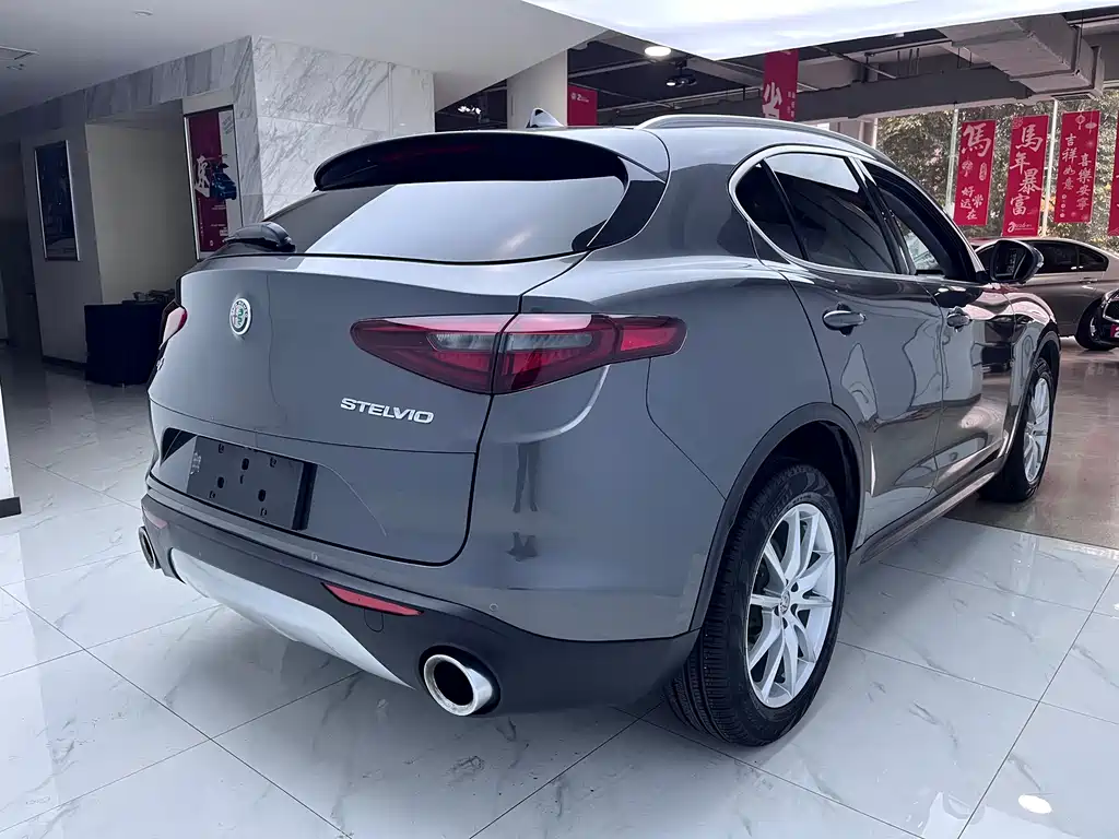 Alfa Romeo Stelvio 2017 2.0T 200HP Luxury Edition