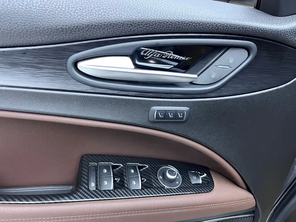 Alfa Romeo Stelvio 2017 2.0T 200HP Luxury Edition