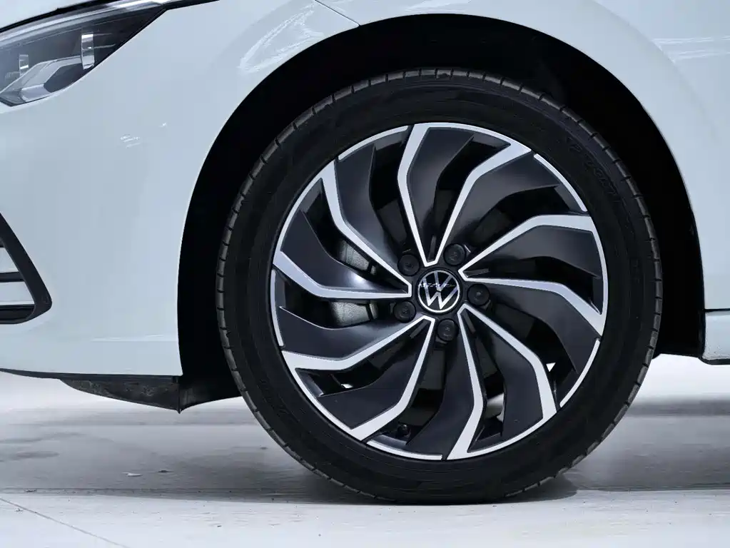 Golf 2023 Facelift 200TSI DSG Pro