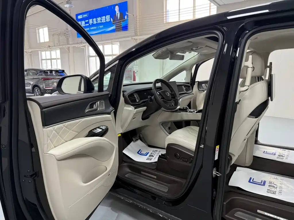 Denza D9 2025 DM-i Intelligent Driving Edition 1020 AWD Flagship