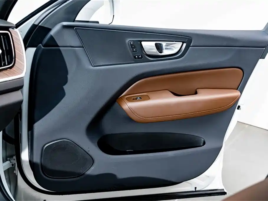 Volvo XC60 Plug-in Hybrid 2023 T8 PHEV Long Range AWD Luxury Plus