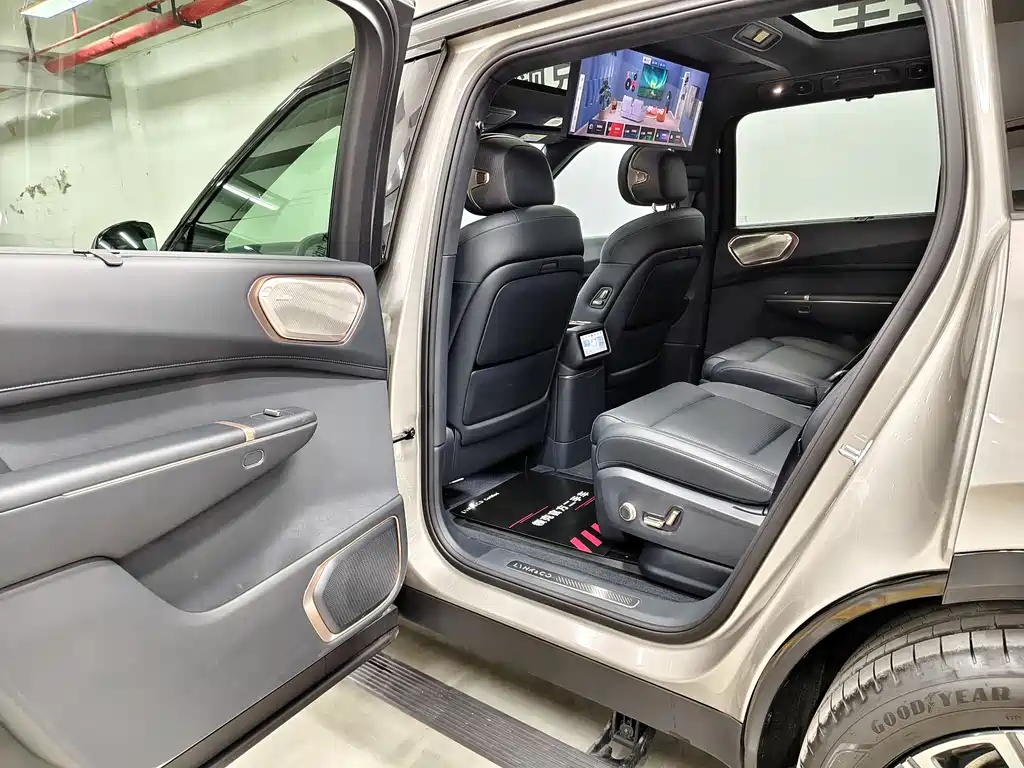 Lynk & Co 900 2025 2.0T Ultra 6-Seater