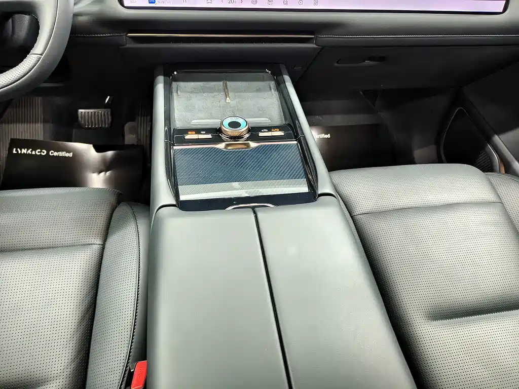 Lynk & Co 900 2025 2.0T Ultra 6-Seater