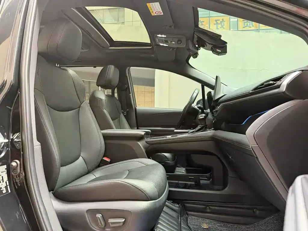 Toyota Sienna 2023 2.5L Hybrid Platinum Edition