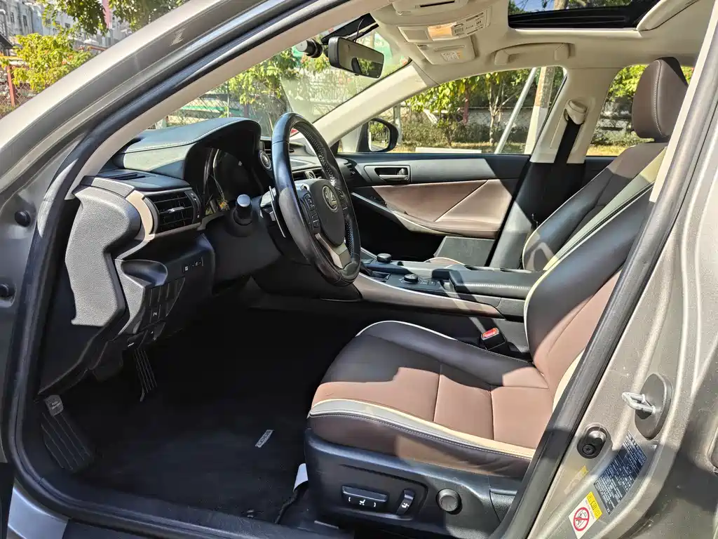 Lexus IS 2017 300 F Sport