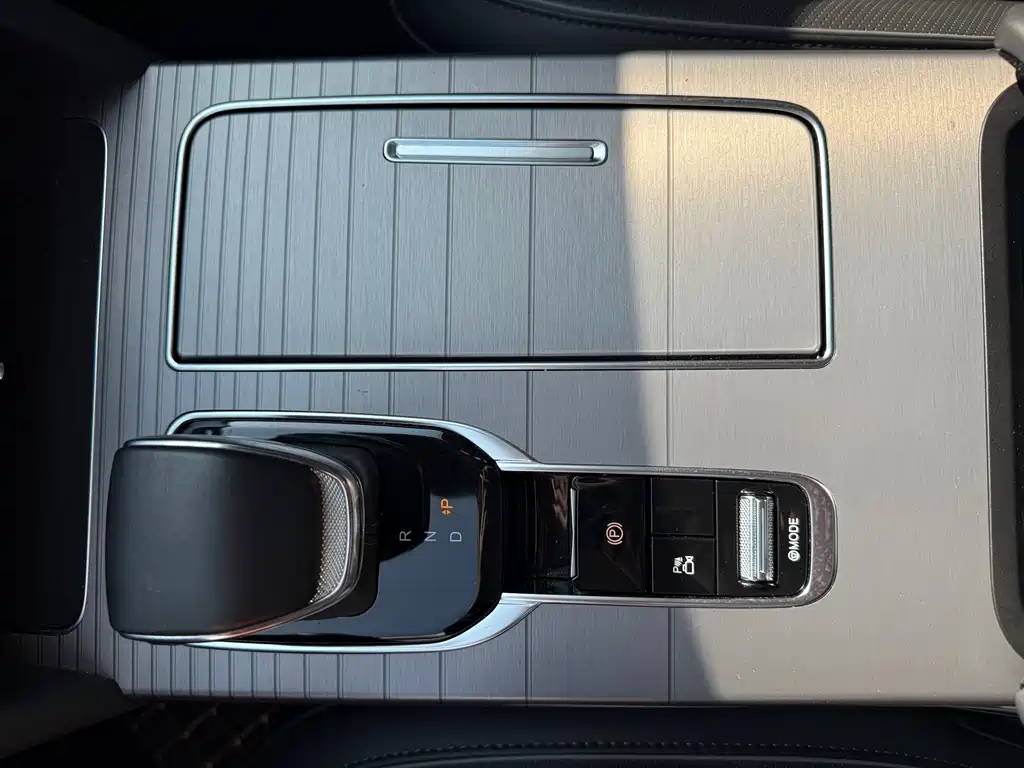 Hongqi HS7 PHEV 2024 2.0T AWD Qi Chang Edition 6-Seater
