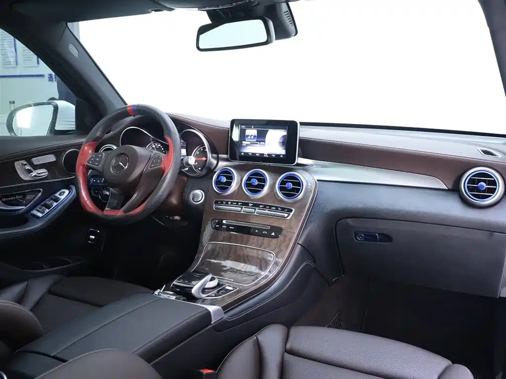 Mercedes-Benz GLC 300 4MATIC Dynamic 2017