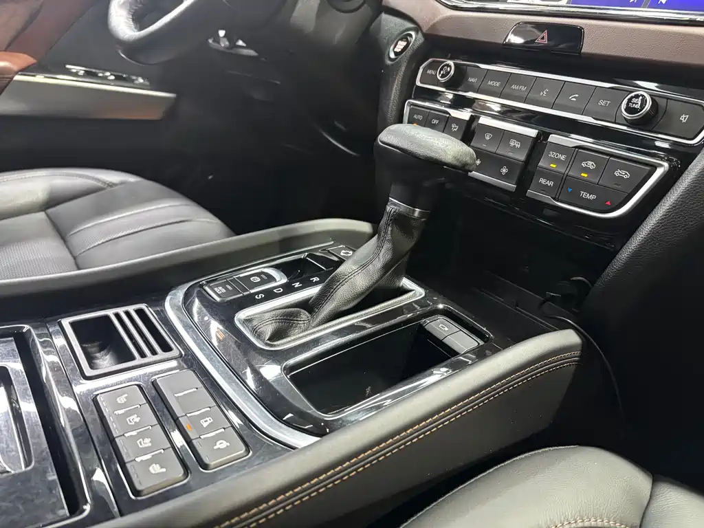 GAC Trumpchi GS8 2017 320T 2WD Luxury Smart Connect Edition (7-Seater)