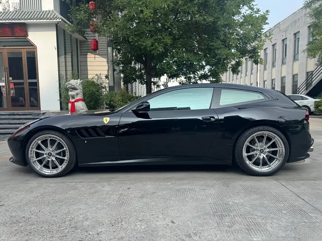 Ferrari GTC4Lusso 2016 6.3L V12