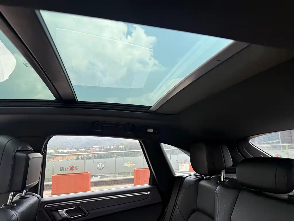 2018 Porsche Macan 2.0T