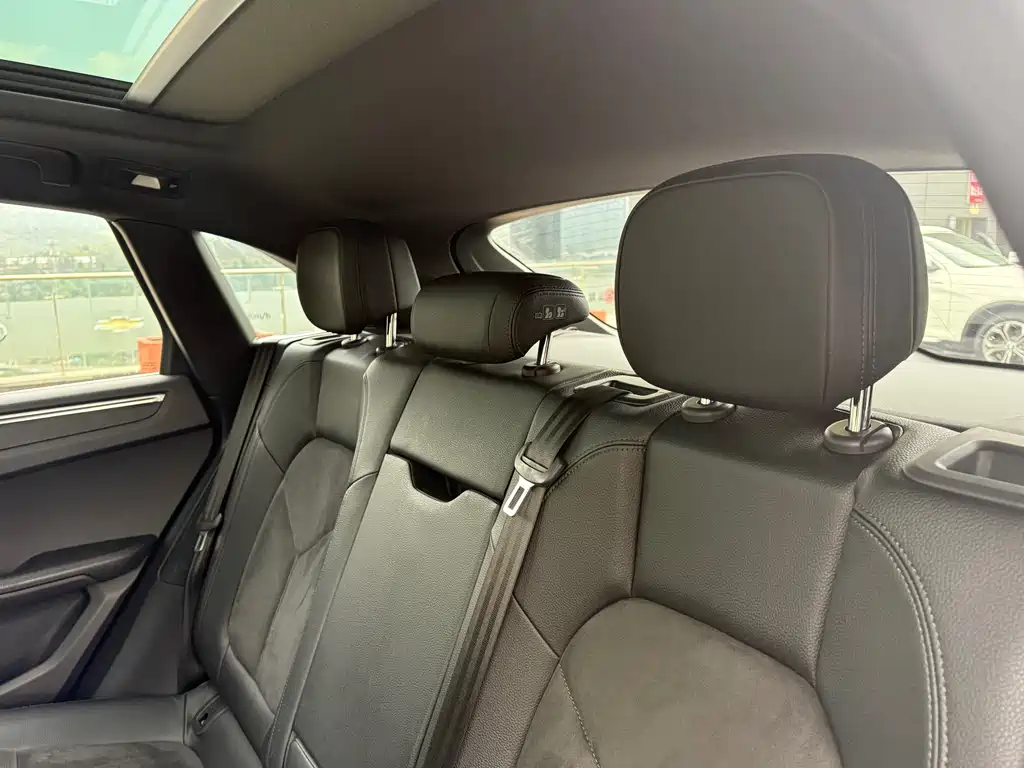 2018 Porsche Macan 2.0T