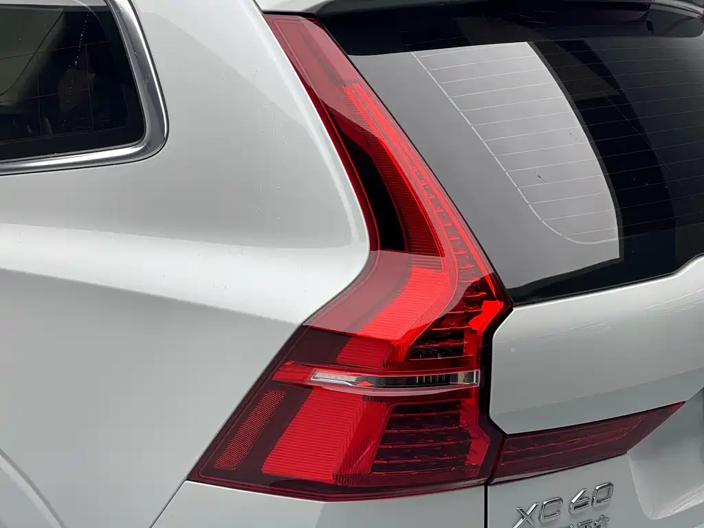 Volvo XC60 2020 T5 AWD Momentum Luxury Edition