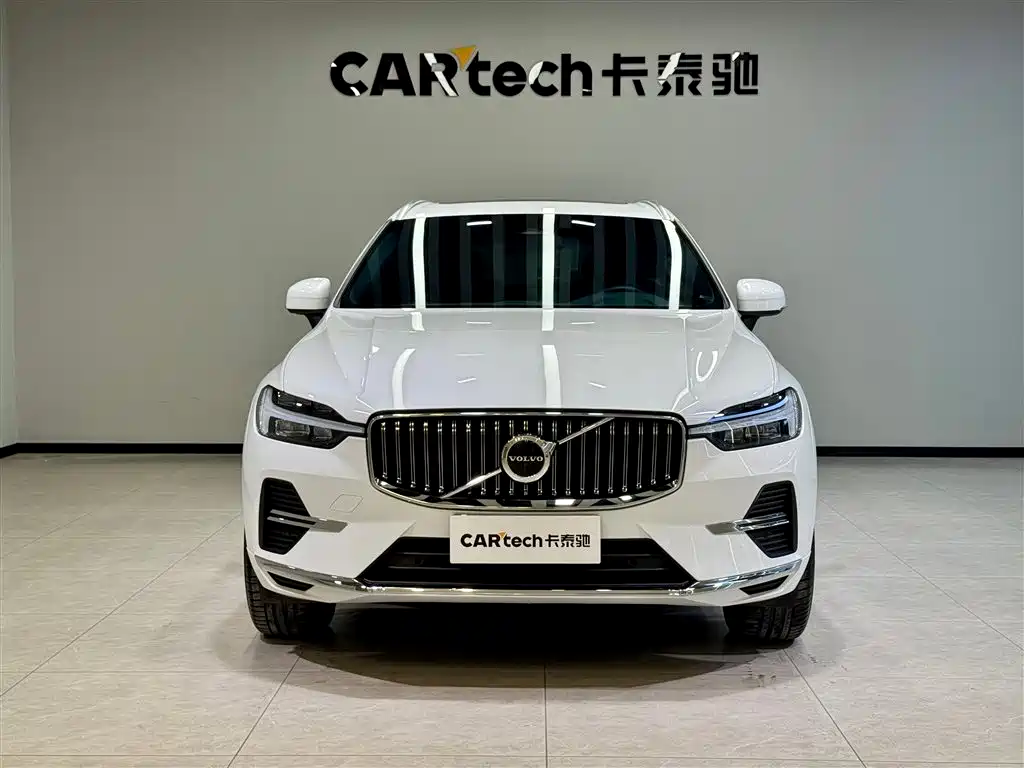 Volvo XC60 2022 B5 AWD Momentum Luxury Edition