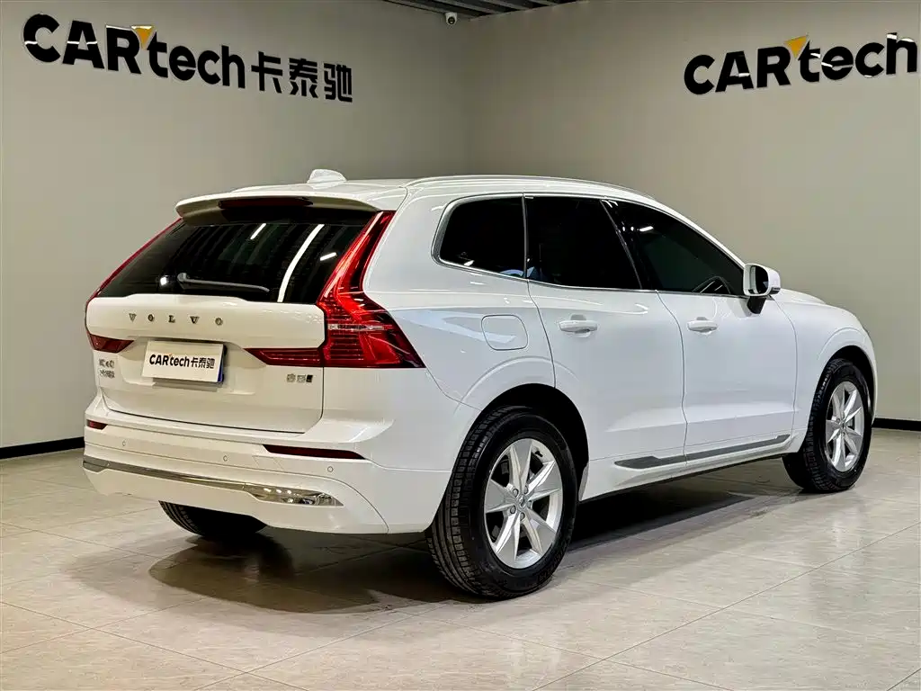 Volvo XC60 2022 B5 AWD Momentum Luxury Edition