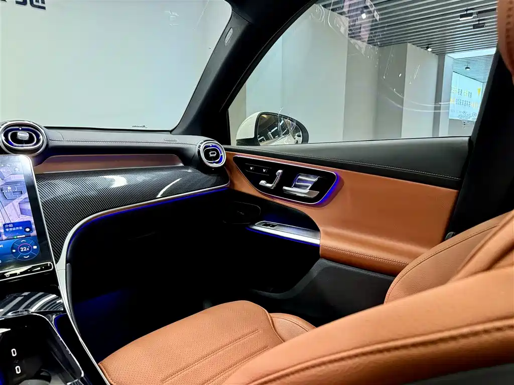 Mercedes-Benz GLC 260 L 4MATIC Luxury 2025