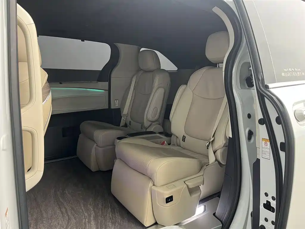 Toyota Sienna 2021 2.5L Hybrid Luxury Edition