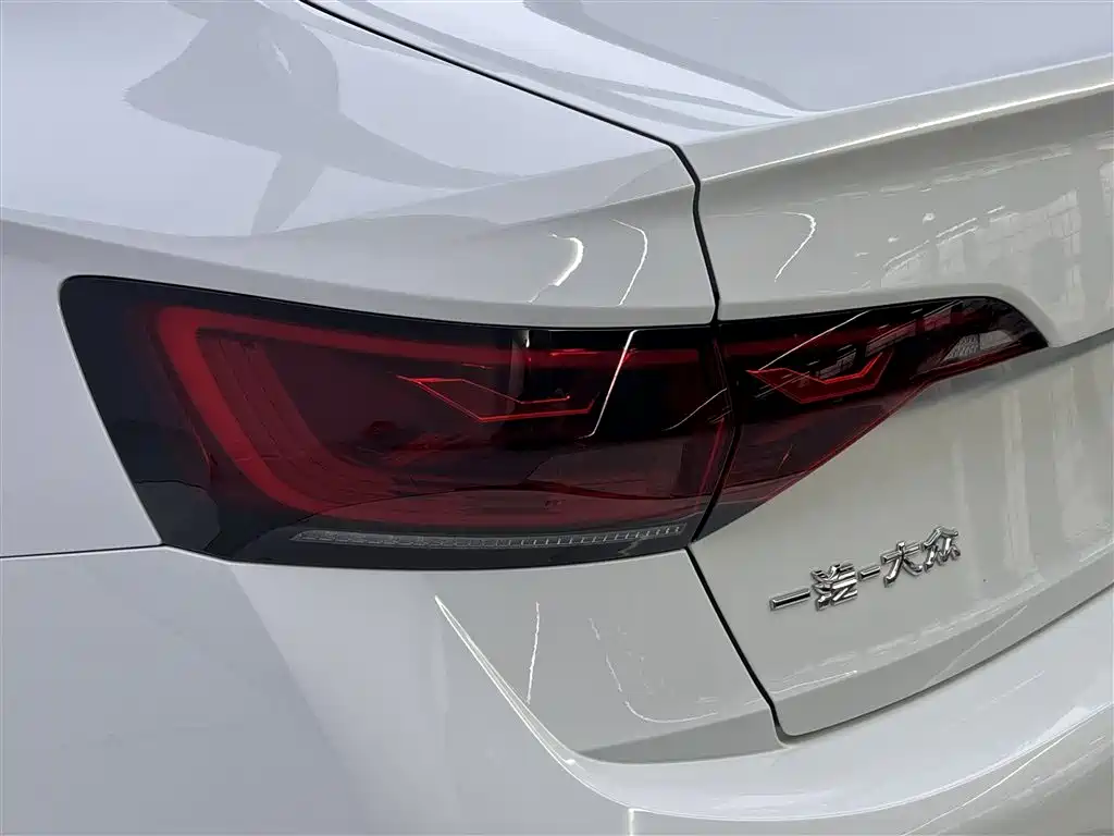 Volkswagen Sagitar 2023 300TSI DSG Beyond Edition